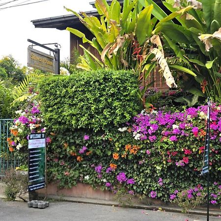 Siriwan Hostel Chiang Mai Bagian luar foto