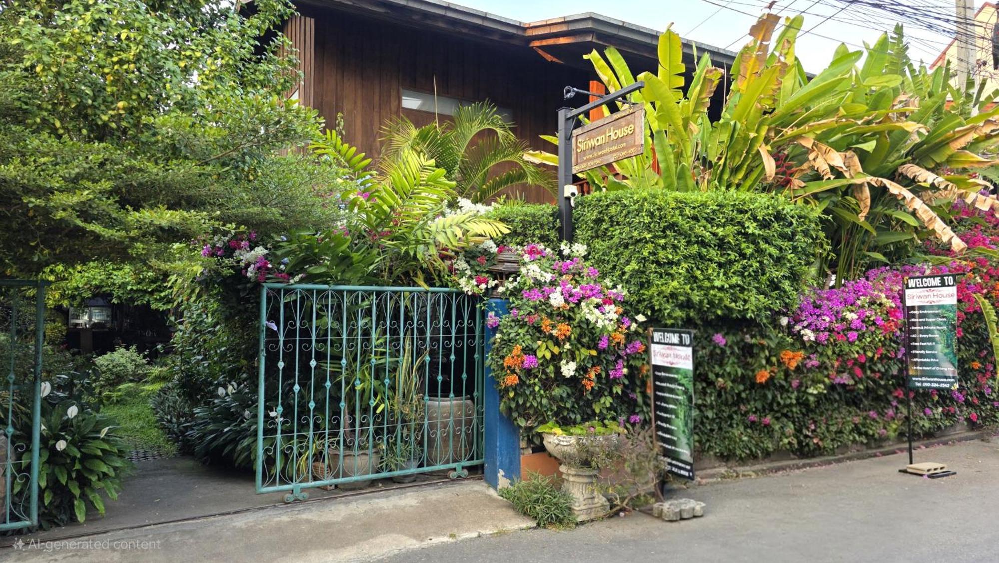 Siriwan Hostel Chiang Mai Bagian luar foto