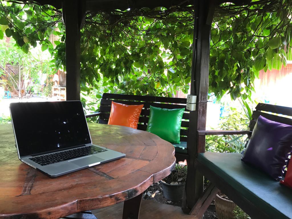Siriwan Hostel Chiang Mai Bagian luar foto