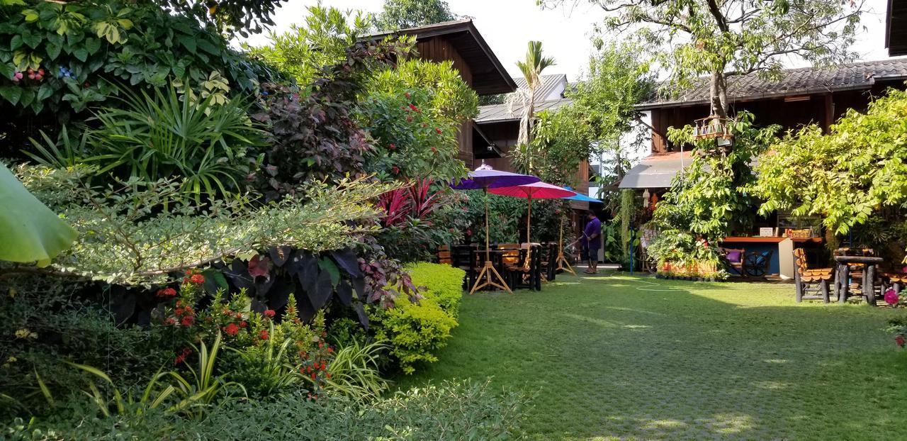 Siriwan Hostel Chiang Mai Bagian luar foto