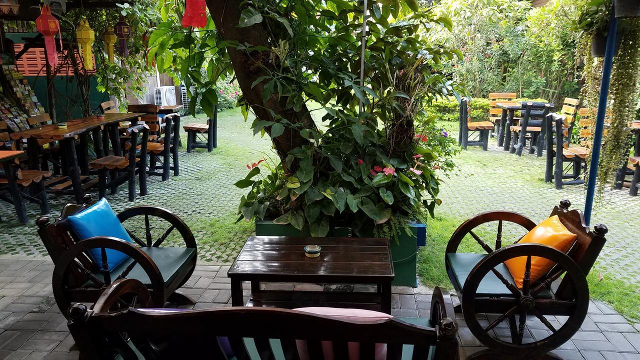 Siriwan Hostel Chiang Mai Bagian luar foto