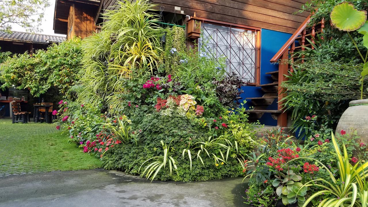 Siriwan Hostel Chiang Mai Bagian luar foto