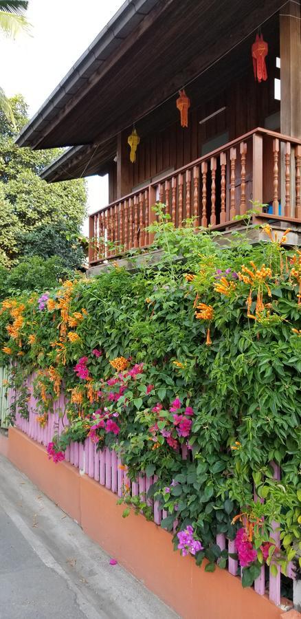 Siriwan Hostel Chiang Mai Bagian luar foto