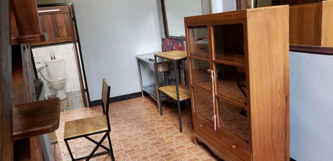 Siriwan Hostel Chiang Mai Bagian luar foto